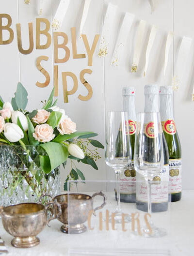 A Champagne Birthday Party! Such a fun theme and I love how simple it is to decorate with these DIYs