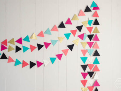 How to DIY a giant triangle garland... it's THAT garland! Finally, instructions I can manage- and I like the options to space out the triangles.