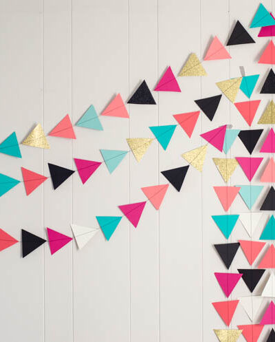 How to DIY a giant triangle garland... it's THAT garland! Finally, instructions I can manage- and I like the options to space out the triangles.