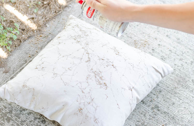 These look so awesome! And only 5 minutes is my kind of craft. DIY Gold Marbled Throw Pillows