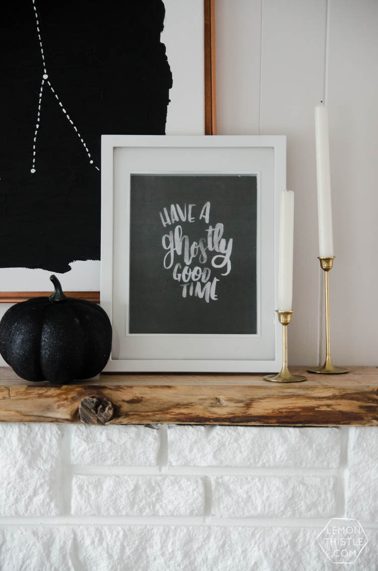 Free Halloween Printable- I love this ghostly hand lettering! Perfect for classy Halloween decorating