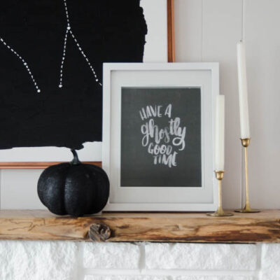 Free Halloween Printable- I love this ghostly hand lettering! Perfect for classy Halloween decorating