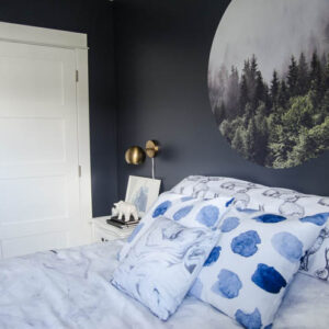 I LOVE this moody navy bedroom- the forrest, the gallery wall- the brass lights... it's all so good! And I love all the DIY
