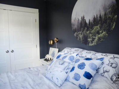 I LOVE this moody navy bedroom- the forrest, the gallery wall- the brass lights... it's all so good! And I love all the DIY