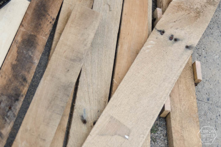 disassemble a pallet