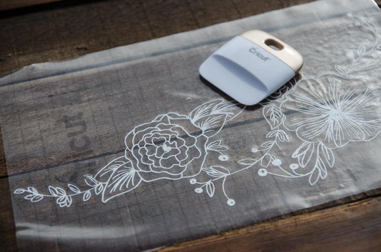 I LOVE this floral rustic backdrop- it's so perfect for a wedding or photo booth... it's so intricate, I can't believe it isn't drawn on there