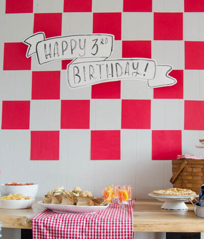 A simple gingham picnic party backdrop- for under $5!