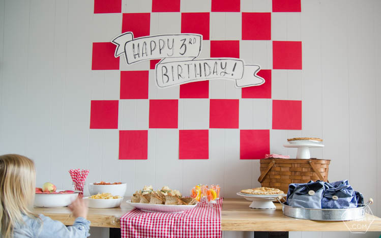 A simple gingham picnic party backdrop- for under $5!