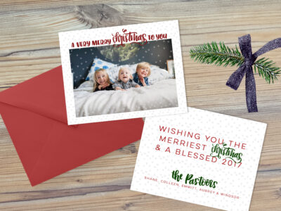 I LOVE these holiday cards! The handlettering and snow are the perfect Christmas card design- I can't believe they're a free download!