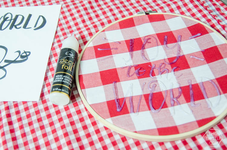 DIY foiled holiday decor... I love this checkered embroidery hoop! Such a nice pop of plaid for Christmas