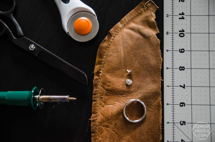 DIY Monogrammed Leather Key Chain- LOVE this! I like the classic look of the burned leather. And looks easy too.