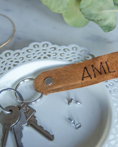 DIY Monogrammed Leather Key Chain- LOVE this! I like the classic look of the burned leather. And looks easy too.