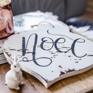 DIY Noel Wooden Sign- I LOVE this! Plus the tips on how to letter easily on wood are great