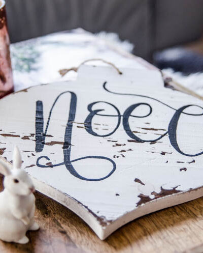 DIY Noel Wooden Sign- I LOVE this! Plus the tips on how to letter easily on wood are great