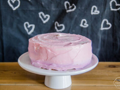 What a great idea! Decorating a grocery store bakery cake yourself- this ombre cake is gooorgeous and so easy!