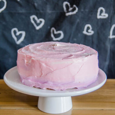 What a great idea! Decorating a grocery store bakery cake yourself- this ombre cake is gooorgeous and so easy!