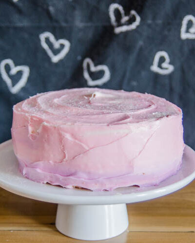What a great idea! Decorating a grocery store bakery cake yourself- this ombre cake is gooorgeous and so easy!