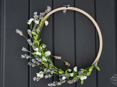 I love this simple spring hoop wreath! Perfectly spring-y without being over the top.