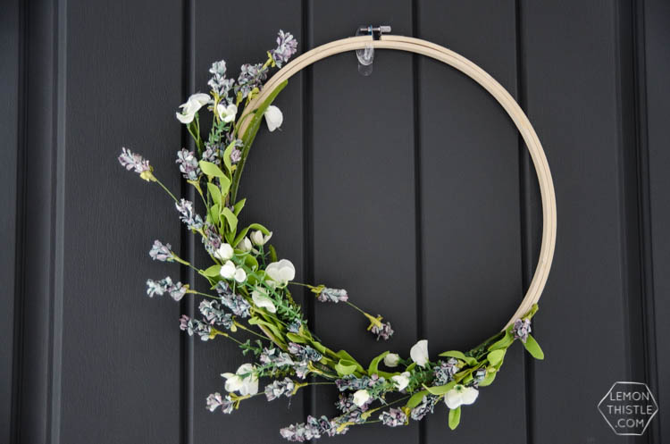 I love this simple spring hoop wreath! Perfectly spring-y without being over the top. 