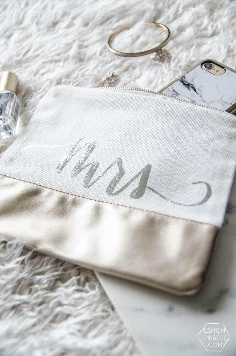 Handlettered pouches with FOIL transfer (foil on fabric!?) with free template for 'mrs'