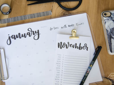 2018 Printable Calendars- Hand lettered script- so minimal and modern! Love how simple and elegant they are.