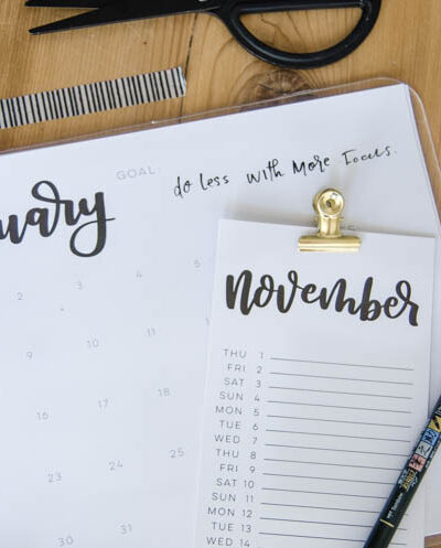 2018 Printable Calendars- Hand lettered script- so minimal and modern! Love how simple and elegant they are.