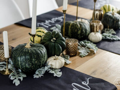Chalkboard and natural autumn tablescape- so beautiful for a thanksgiving table