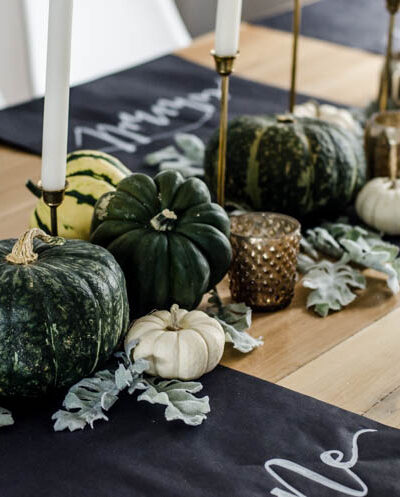 Chalkboard and natural autumn tablescape- so beautiful for a thanksgiving table