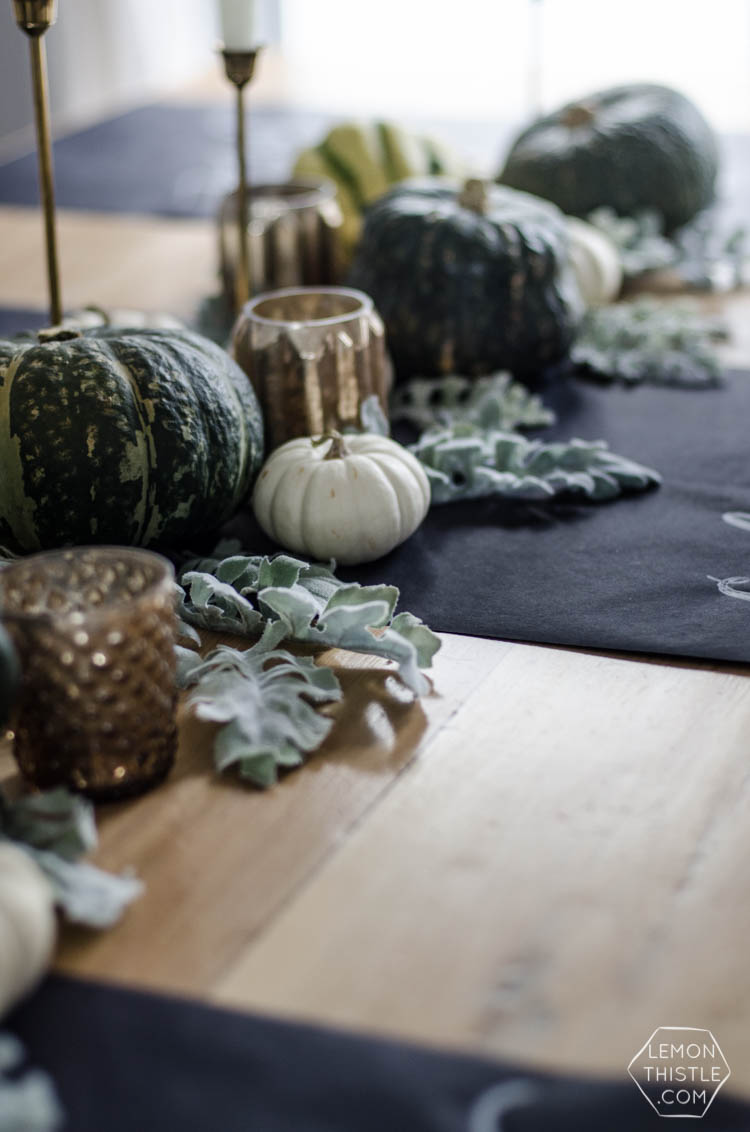 Chalkboard and natural autumn tablescape- so beautiful for a thanksgiving table