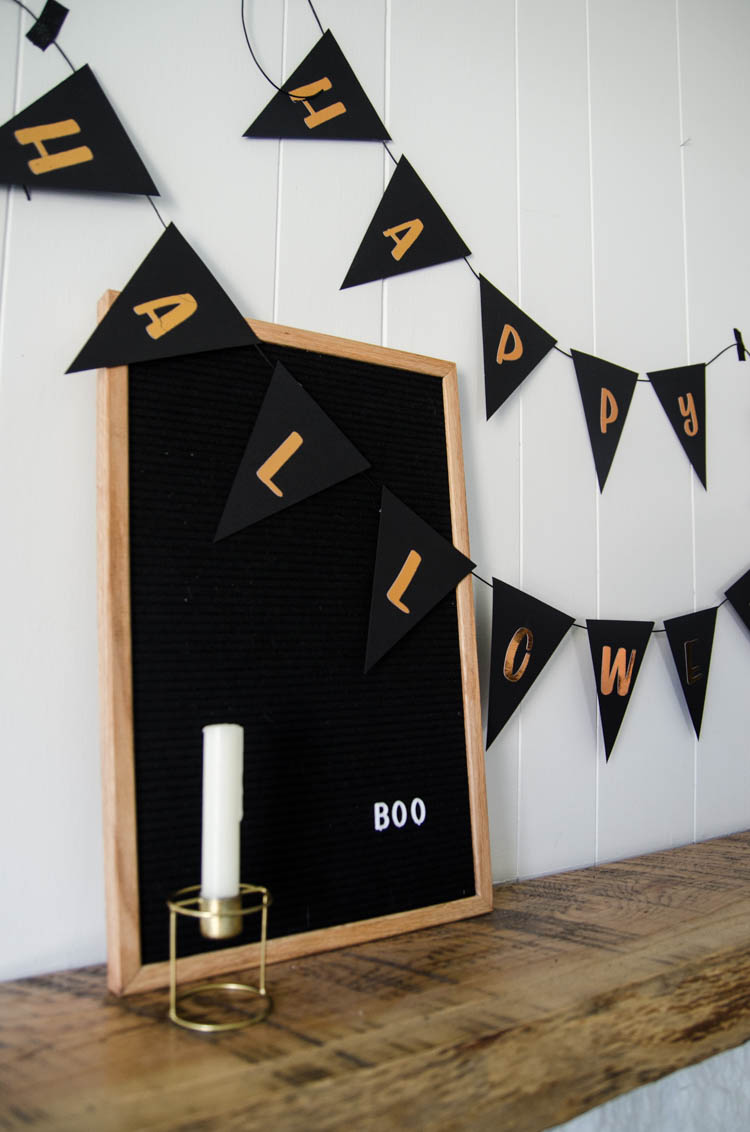 DIY Copper Foiled Halloween Garland - such a cute bunting and love how shiny that handlettered foil is!
