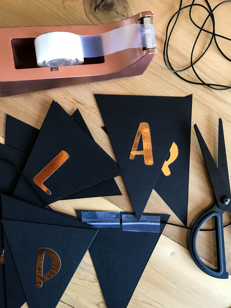 DIY Copper Foiled Halloween Garland - such a cute bunting and love how shiny that handlettered foil is!