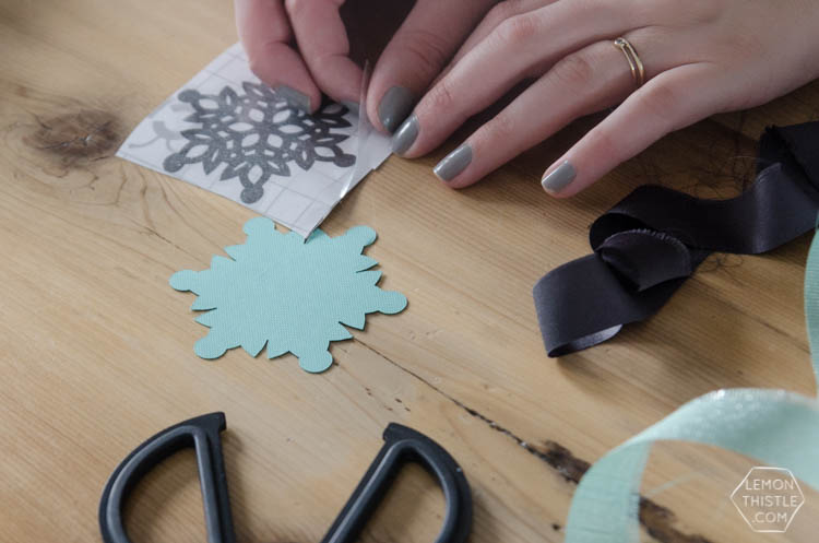 Love these snowflake gift tags! So simple thanks to the Cricut Maker