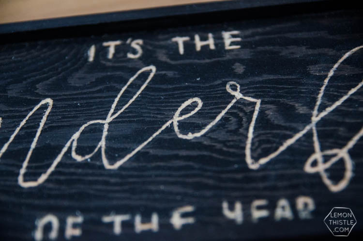 DIY Holiday Wooden Sign... I love this stain relief technique!