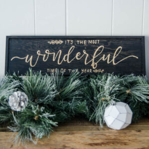 DIY Holiday Wooden Sign... I love this stain relief technique!