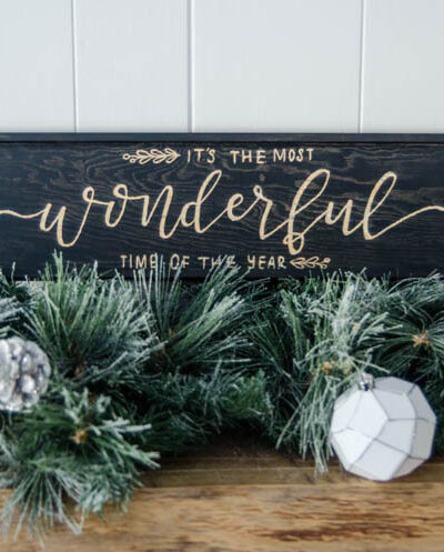 DIY Holiday Wooden Sign... I love this stain relief technique!