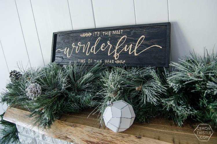 DIY Holiday Wooden Sign... I love this stain relief technique!