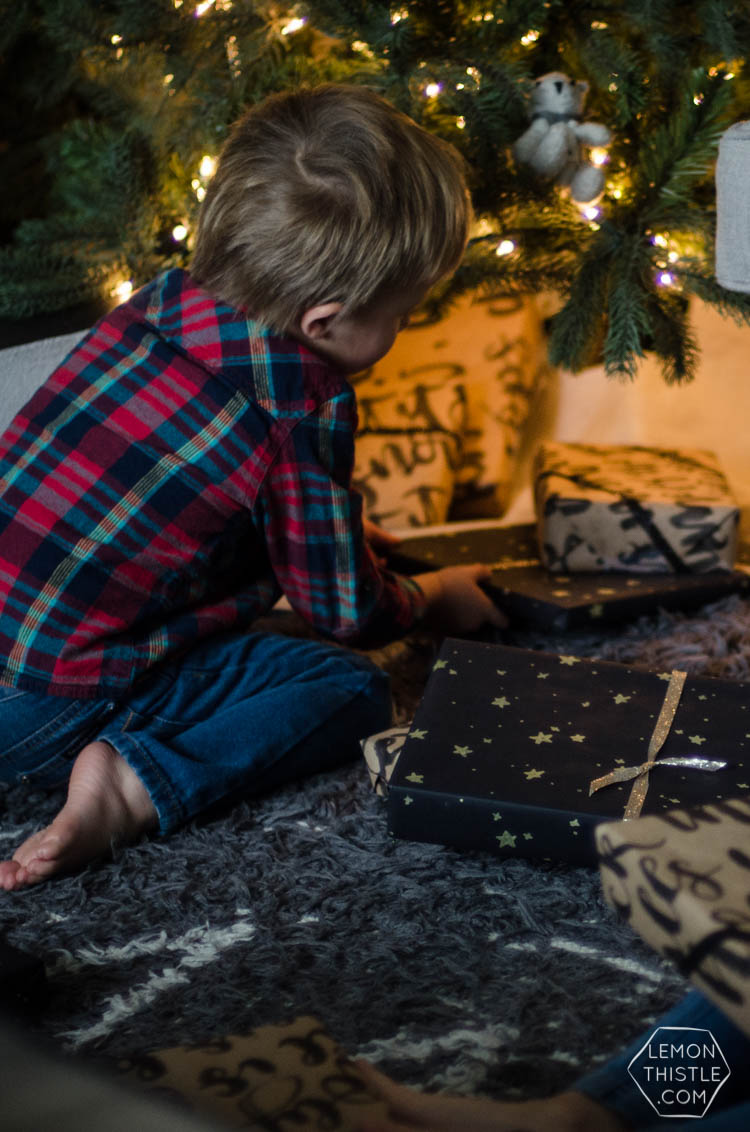 This handlettered Kraft wrapping paper is amazing! Now I want that brush so I can make some to wrap my christmas gifts