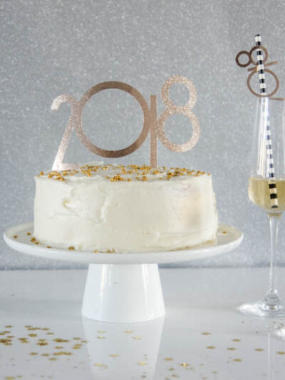 DIY 2018 Cake Toppers & Straw Decor... using fonts and a Cricut... this is amazing! I love this material- so much better than paper.