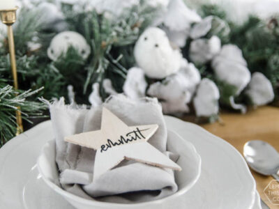 DIY Paint Dipped Wooden Star Place Cards- love that you don't need any tools to cut these wood stars! Such beautiful place settings that can be taken home as gifts after the dinner party