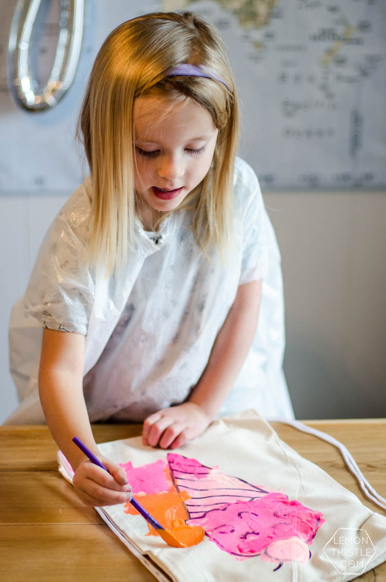 These DIY Ice Cream Party Bags are SO FUN! I love the free designs and how kids can paint their own. Perfect for a kids birthday party