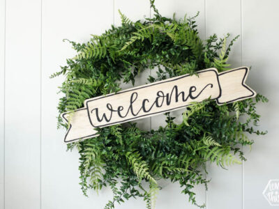 DIY Wood Welcome Banner for wreath
