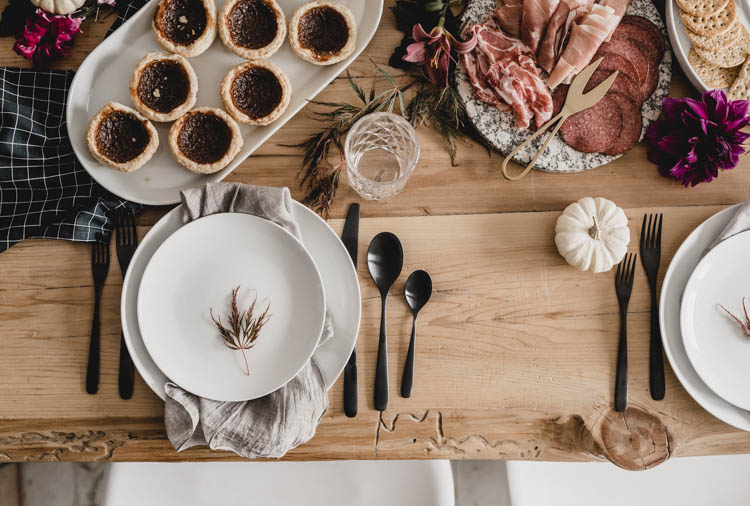 Autumn Entertaining- setting a modern table