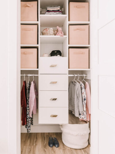 Such a pretty girls closet! PLUS all about Designing kids closets that grow with them