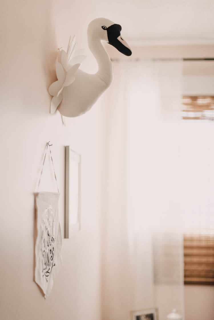 Awesome swan head! so fun for a little girl's bedroom