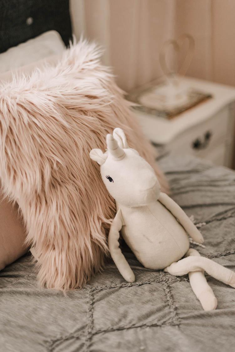 Such a sweet touch for a little girls room