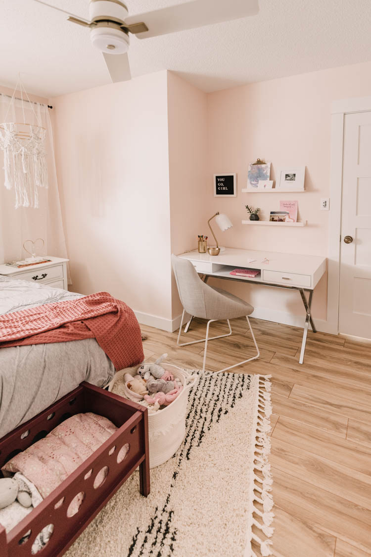 Little Girls Bedroom Makeover- pretty in pink!