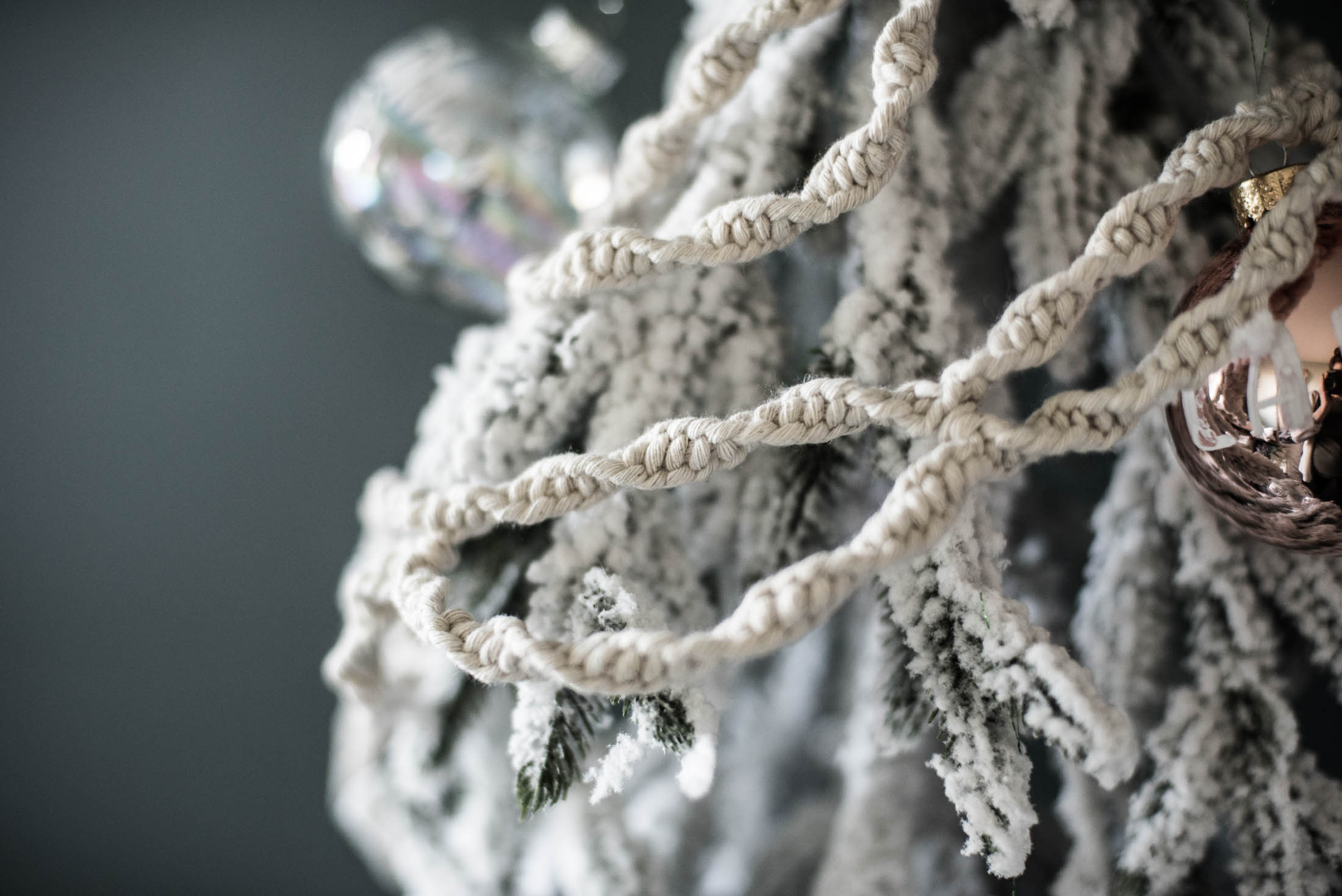 DIY Macrame Garland for a Christmas tree... or just for your house!