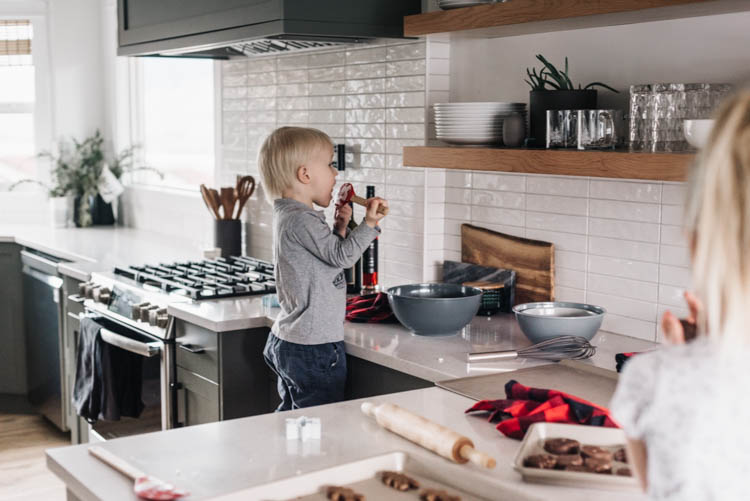 Holiday Baking with Kids- my tips to make it less stressful!