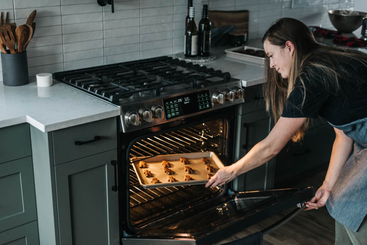 Holiday Baking with Kids- my tips to make it less stressful!