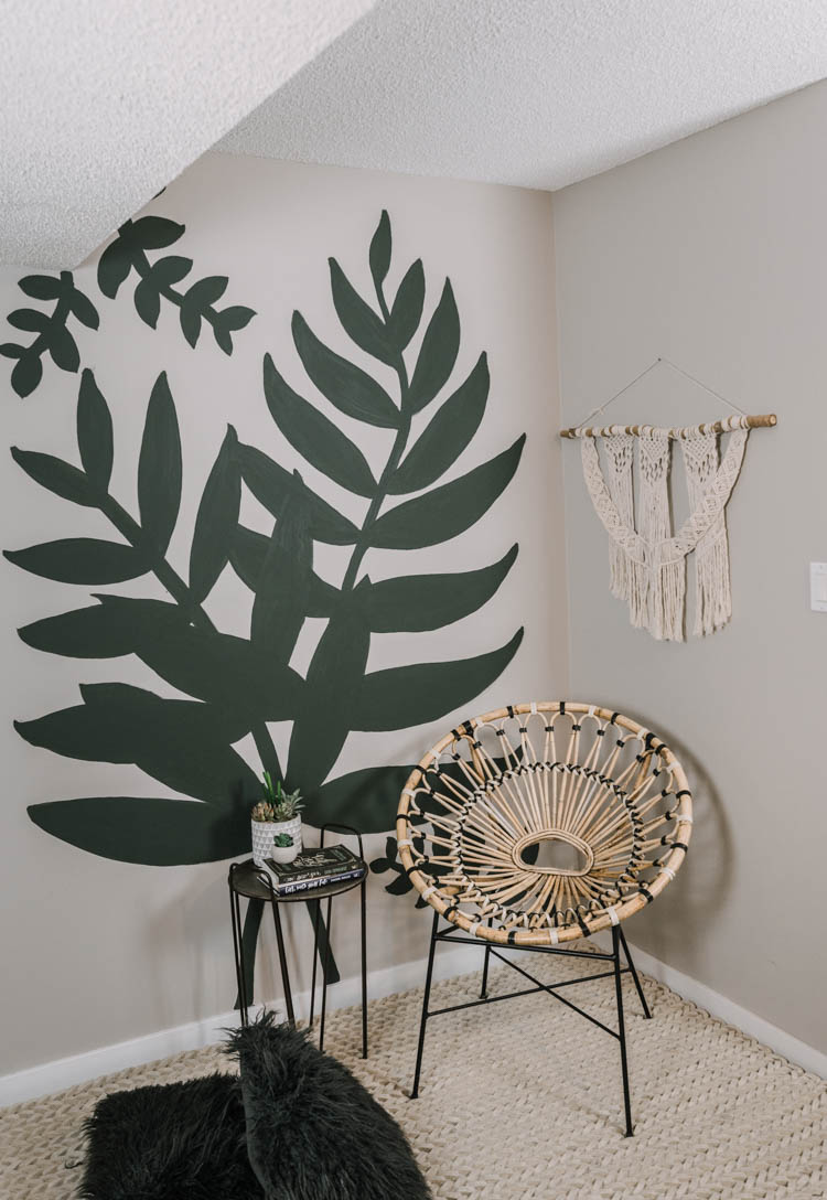 DIY Botanical Mural - a simple version with a timelapse video of the process. Good tips for a beginner too!